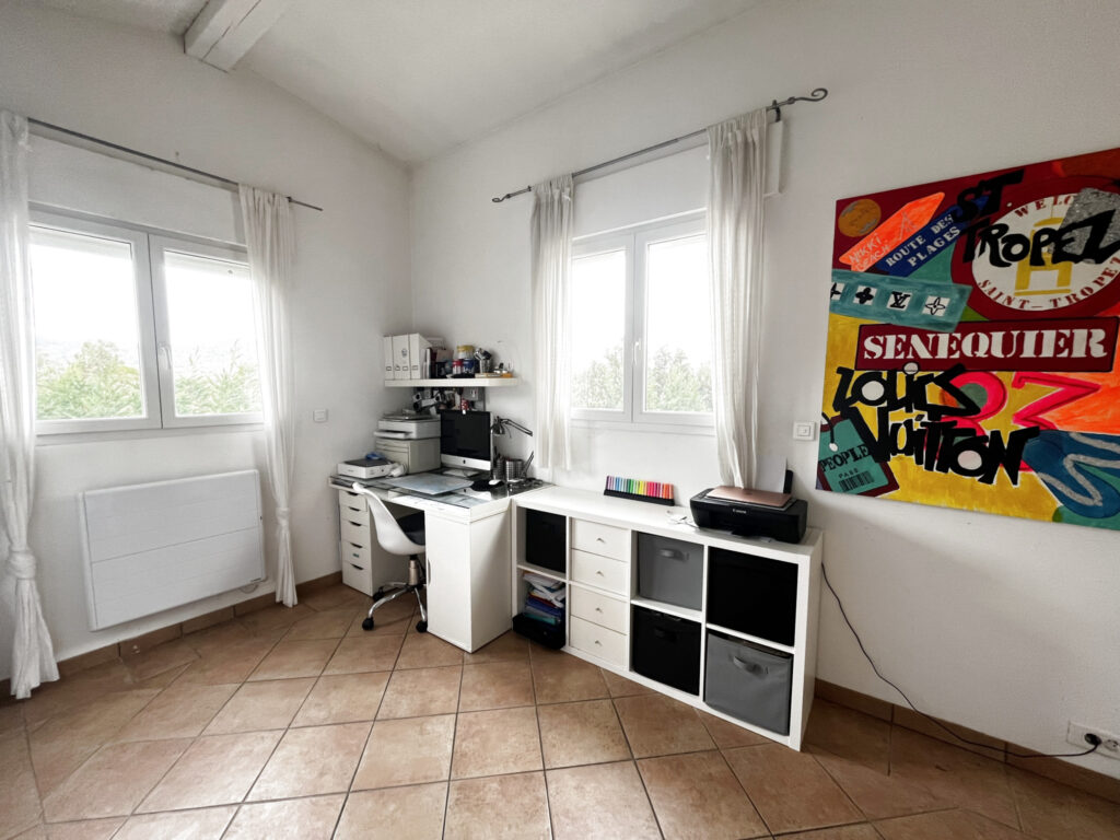 Villa individuelle avec piscine – 7 pièces – 5 chambres – 6  – 155 m²