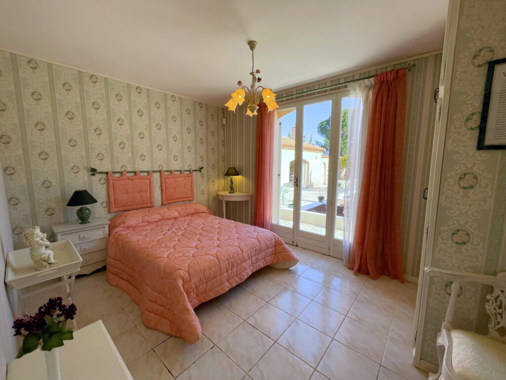 Maison 7 pièces sur terrain de 3850m2  – 7 pièces – 4 chambres – NR  – 269 m²