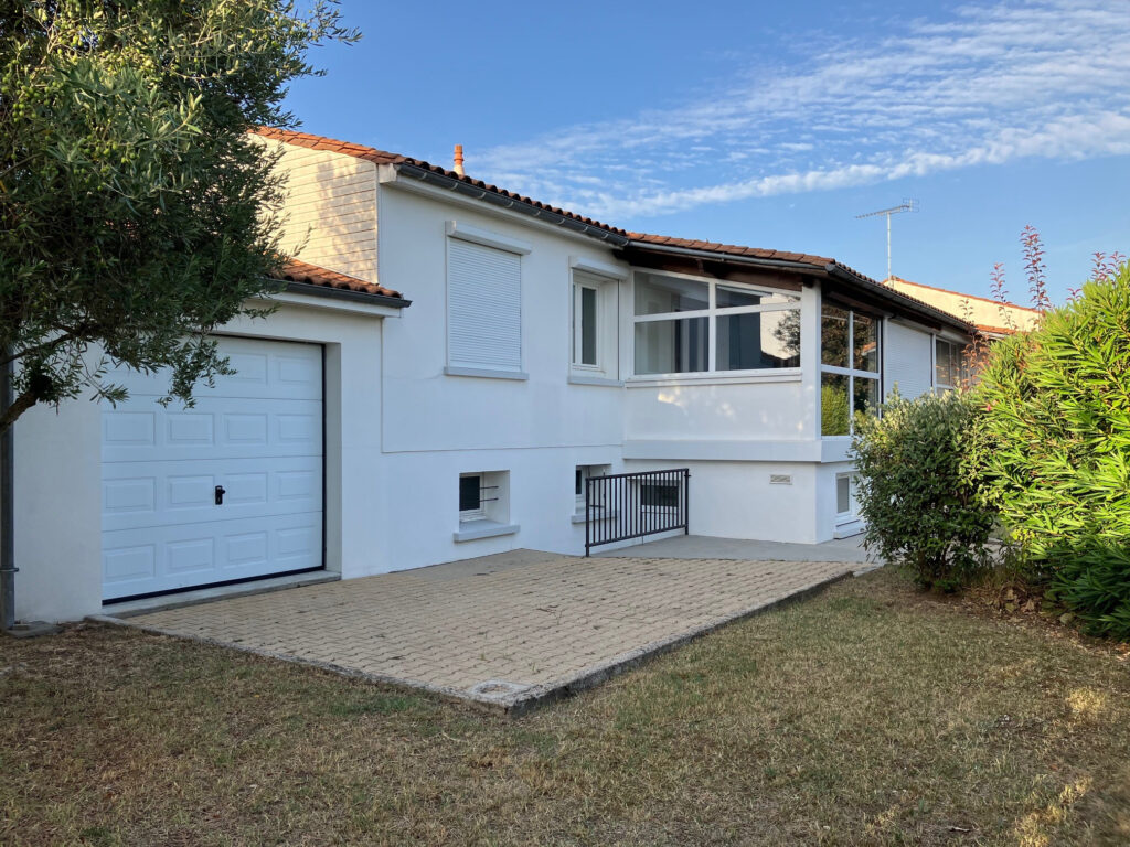 Maison rénovée avec piscine – 4 pièces – 3 chambres – 4  – 120 m²