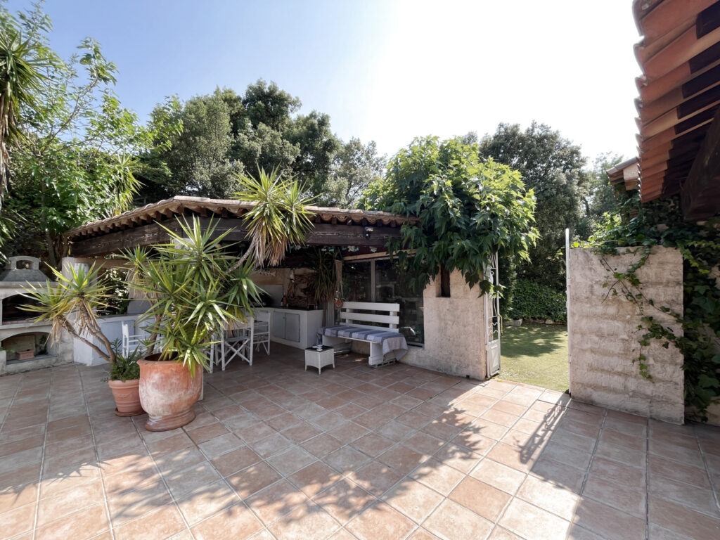 Villa individuelle avec piscine – 7 pièces – 5 chambres – 6  – 155 m²