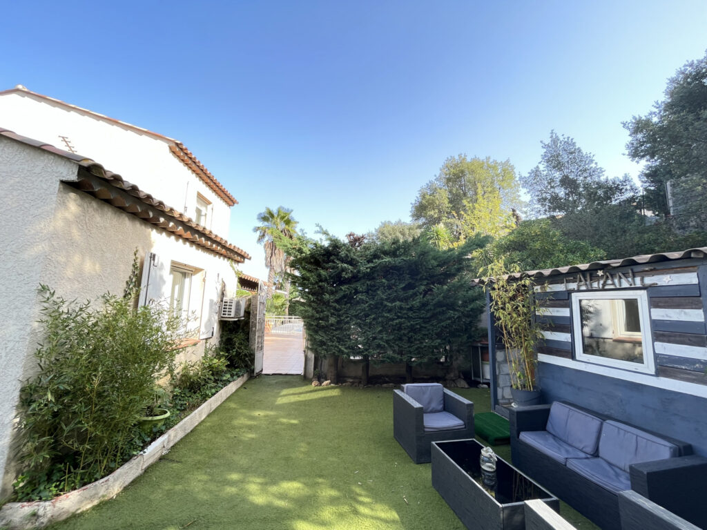 Villa individuelle avec piscine – 7 pièces – 5 chambres – 6  – 155 m²