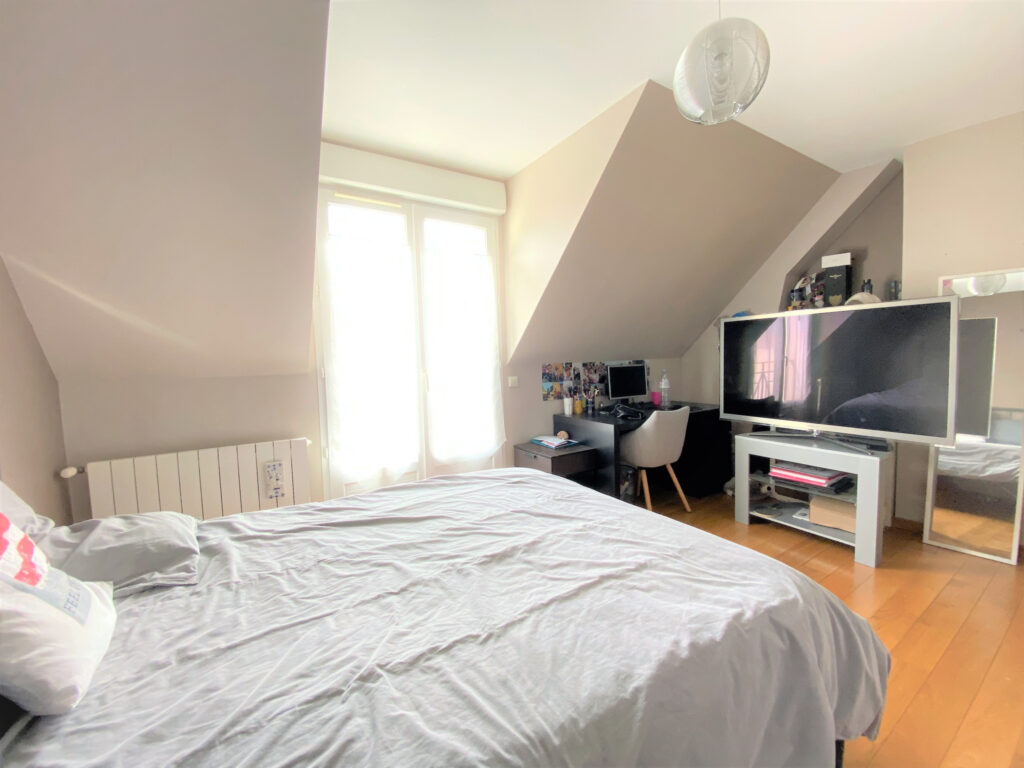 Belle et spacieuse maison récente avec vue panoramique – 8 pièces – 6 chambres – 6  – 180 m²