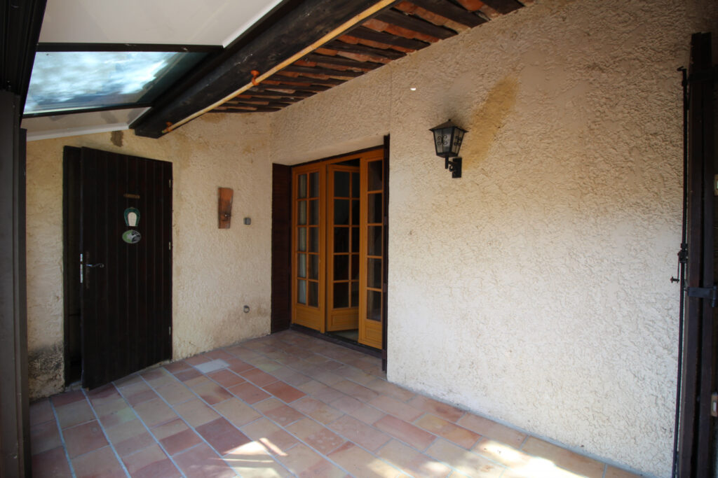 Maison de village avec cour – 4 pièces – 2 chambres – 6  – 85 m²