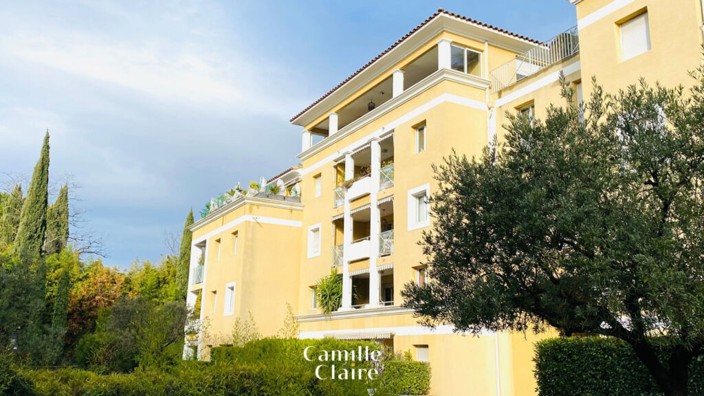 Appartement T4 standing avec terrasse à Aix-en-Provence – 4 pièces – 3 chambres – NR  – 94 m²