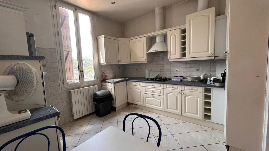 EXCELLENT POTENTIEL POUR CE HAUT DE VILLA DE 52 M2 avec BALC – 2 pièces – 1 chambre – 10  – 52 m²