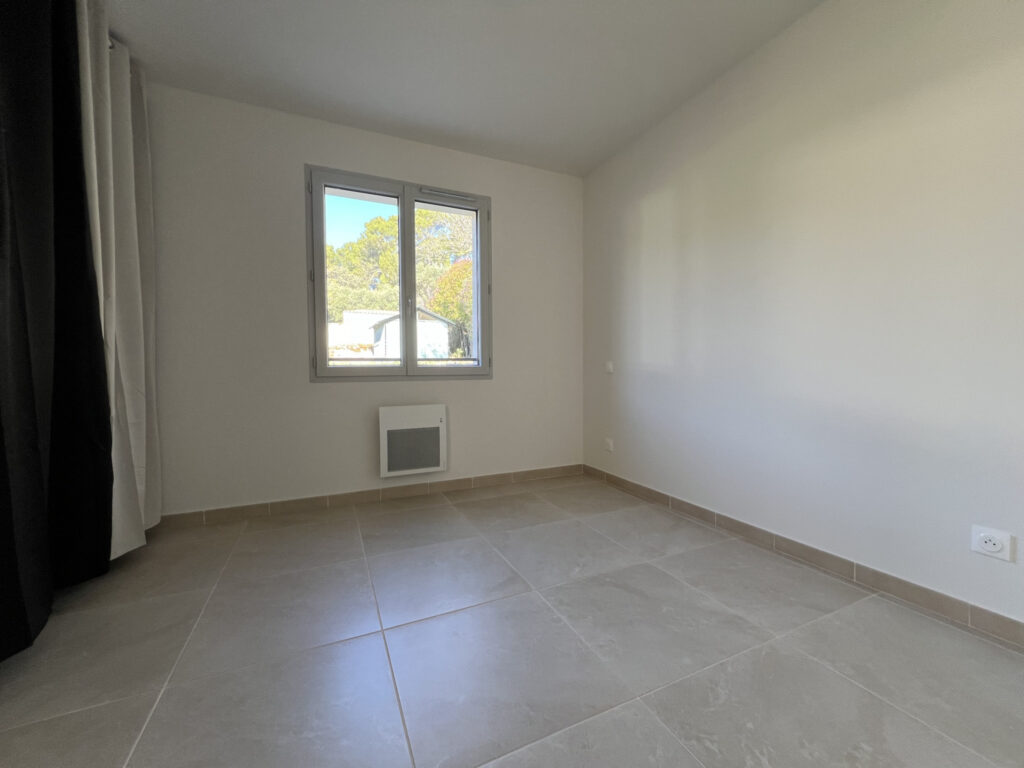 La Bastidonne : Location maison T4 avec jardin et belle vue  – 4 pièces – 3 chambres – 86.68 m²