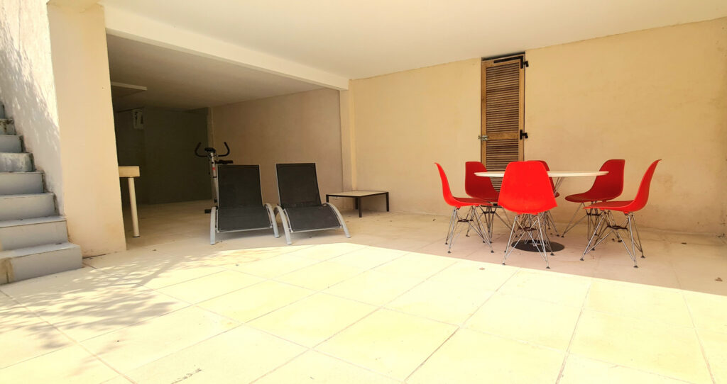 Villa d’architecte avec piscine  – 5 pièces – 3 chambres – 6  – 190 m²