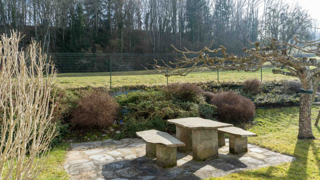 Annecy le VIeux – Maison 4 chambres  + 3 studios indépendant – 6 pièces – 4 chambres – 4  – 170 m²