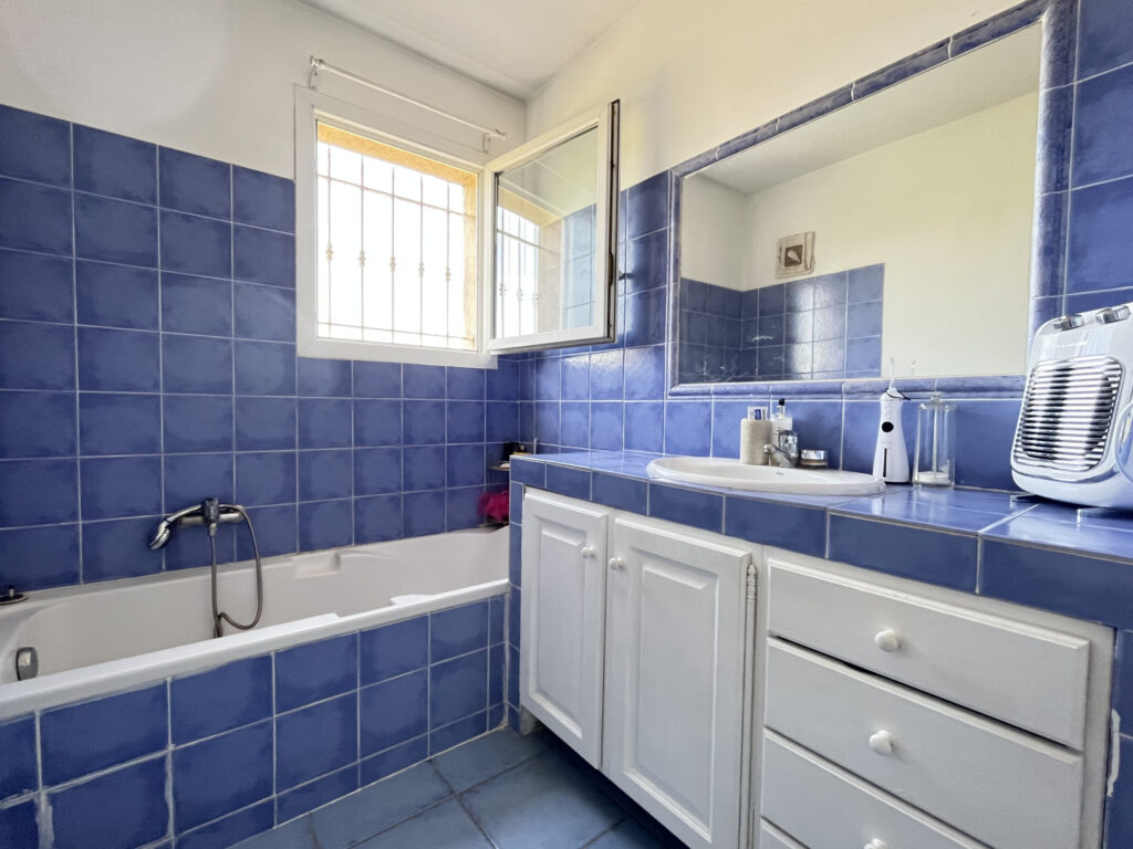 Villa individuelle avec piscine – 7 pièces – 5 chambres – 6  – 155 m²