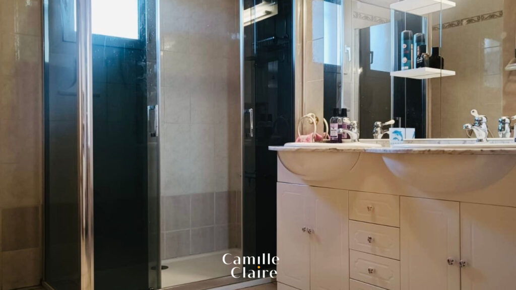 MAISON T4 DE PLAIN PIED DE 102 M2 SUR 529 M2 AU CALME ET PIS – 4 pièces – 3 chambres – NR  – 102 m²