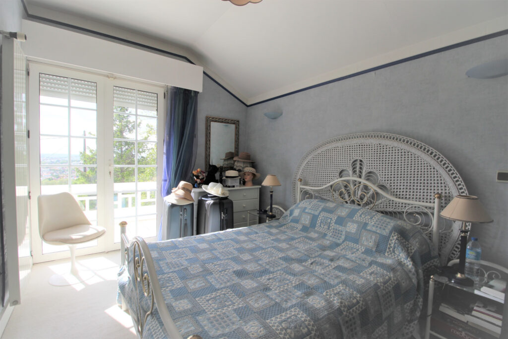 Belle maison spacieuse avec potentiel à exploiter – 6 pièces – 5 chambres – 6  – 200 m²