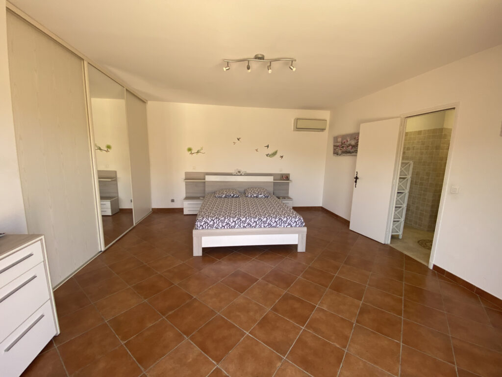 Villa individuelle avec piscine – 5 pièces – 3 chambres – 6  – 155 m²