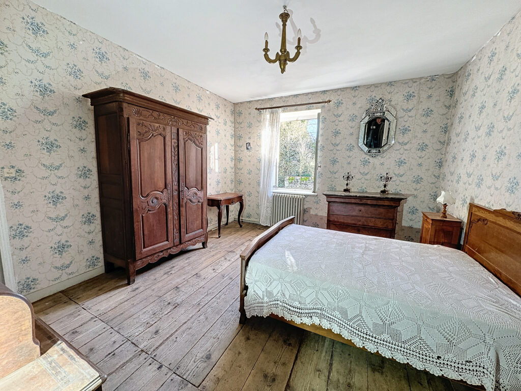 Maison Rustique de 1787, Spacieuse et Pleine de Caractère ! – 6 pièces – 4 chambres – 6  – 176 m²