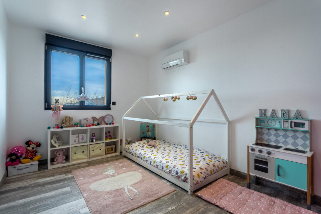 Maison 130m2 sur parcelle de 1000m2, 4 chambres avec piscine – 5 pièces – 4 chambres – 6  – 132 m²