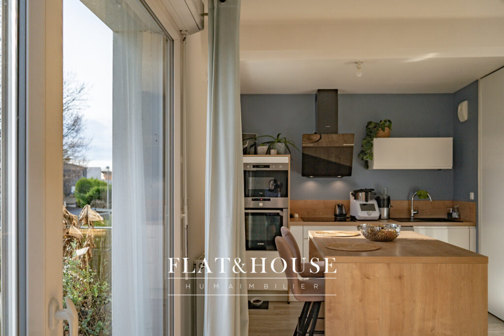 Lumineux dernier étage COUP DE COEUR  T3  66 m2 + Parking +  – 3 pièces – 2 chambres – 6  – 66 m²