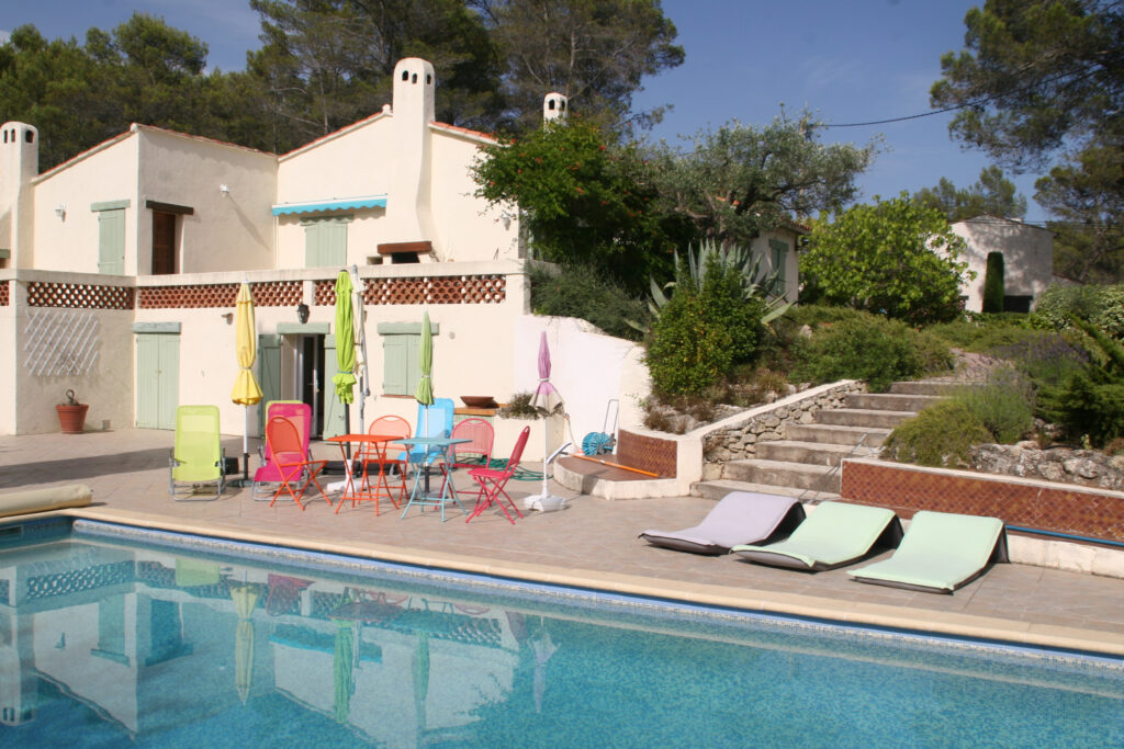 Maison individuelle avec grand terrain et piscine – 7 pièces – 5 chambres – 6  – 150 m²