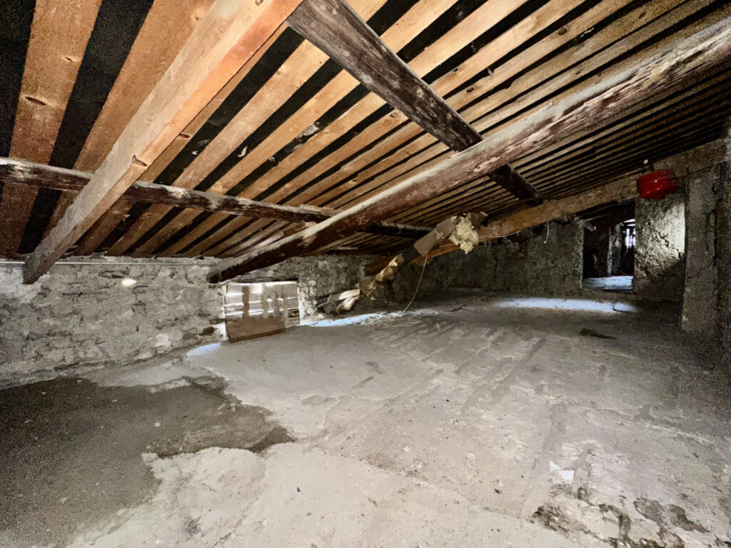 Maison de village à rénover – 7 pièces – 4 chambres – 6  – 160.6 m²