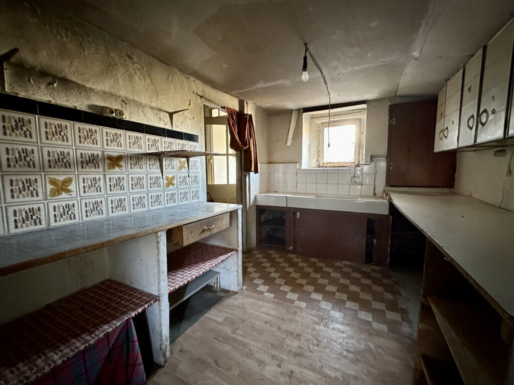 Maison de village à rénover – 7 pièces – 4 chambres – 6  – 160.6 m²