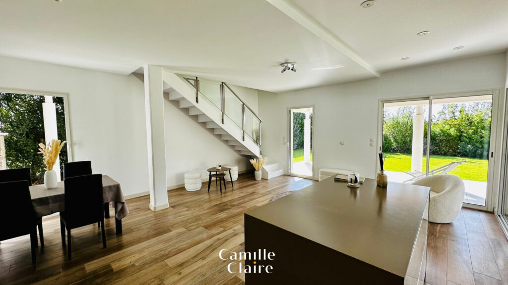 Villa contemporaine 3 chambres, terrain, piscine, environnem – 4 pièces – 3 chambres – NR  – 120 m²