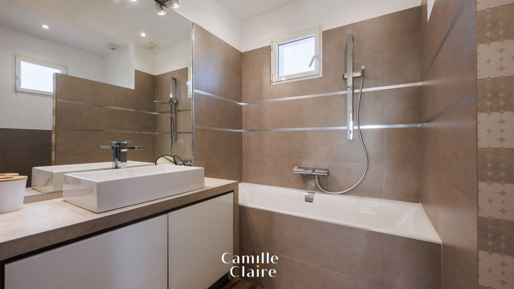 Villa contemporaine 3 chambres, terrain, piscine, environnem – 4 pièces – 3 chambres – NR  – 120 m²