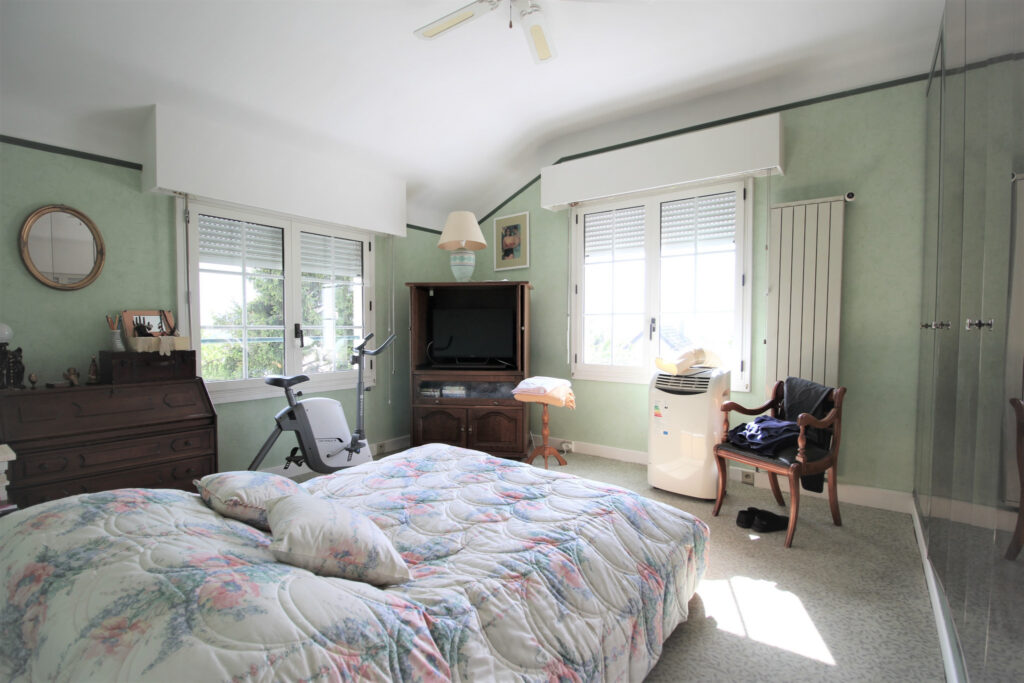 Belle maison spacieuse avec potentiel à exploiter – 6 pièces – 5 chambres – 6  – 200 m²