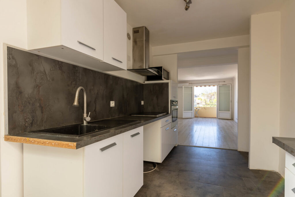 DERNIER ETAGE BEL APPARTEMENT T3/T4 TOULON OUEST garage – 4 pièces – 3 chambres – 6  – 61.6 m²