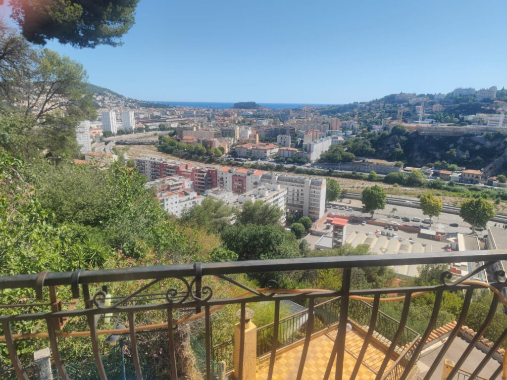 EXCELLENT POTENTIEL POUR CE HAUT DE VILLA DE 52 M2 avec BALC – 2 pièces – 1 chambre – 10  – 52 m²