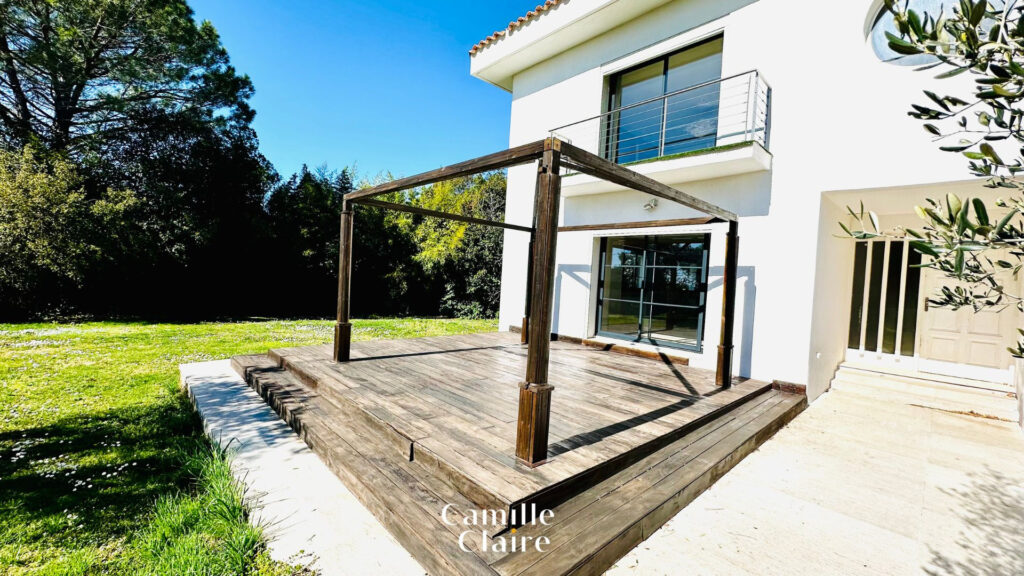 Maison contemporaine de prestige de 290m2 à 5 minutes du cen – 9 pièces – 7 chambres – NR  – 290 m²