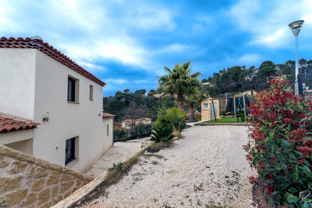 Maison 130m2 sur parcelle de 1000m2, 4 chambres avec piscine – 5 pièces – 4 chambres – 6  – 132 m²