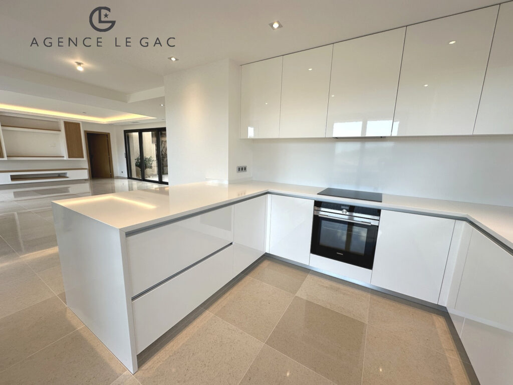 VILLA NEUVE PRESTATIONS HAUT DE GAMME – 5 pièces – 4 chambres – 4  – 180 m²