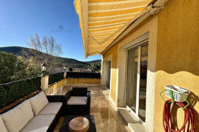 VILLA DE 230 M2 SUR TERRAIN DE 700 M2 – 9 pièces – 8 chambres – 230 m²