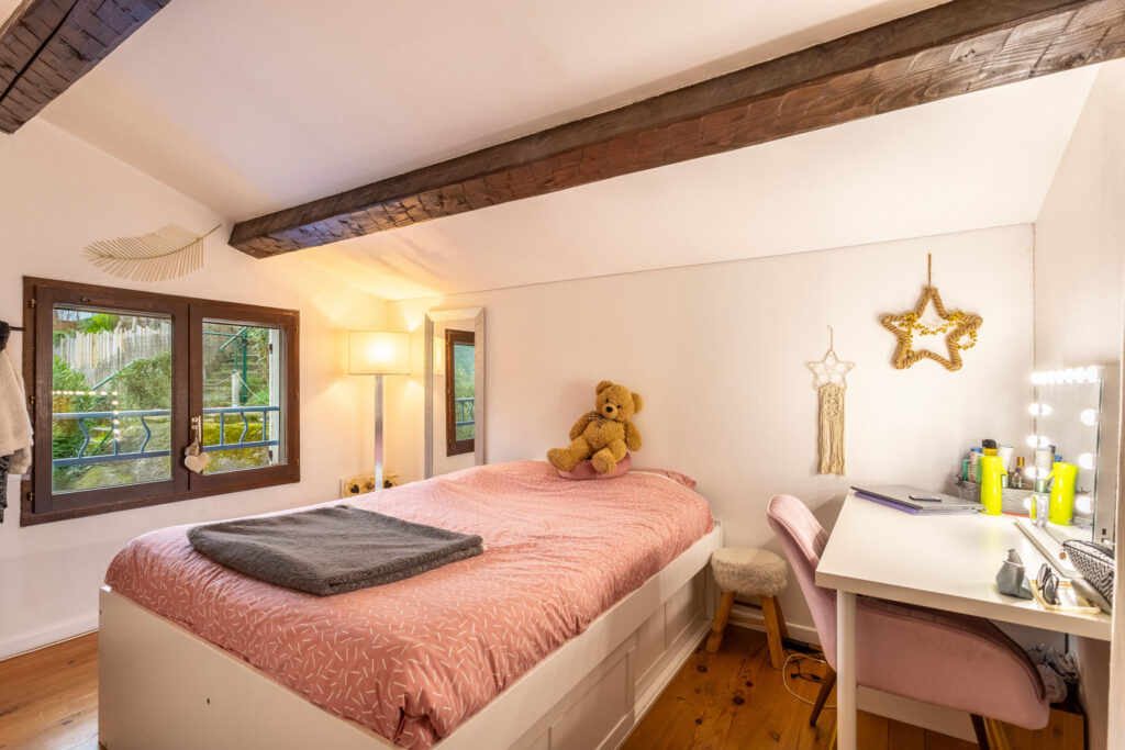 À vendre à Solliès-Toucas (83) : maison avec terrasse de 5 p – 5 pièces – 3 chambres – 6  – 130 m²