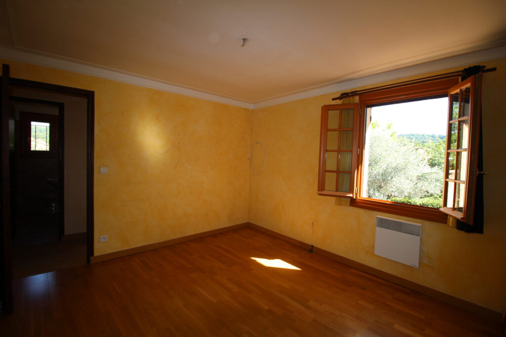 Maison de village avec cour – 4 pièces – 2 chambres – 6  – 85 m²