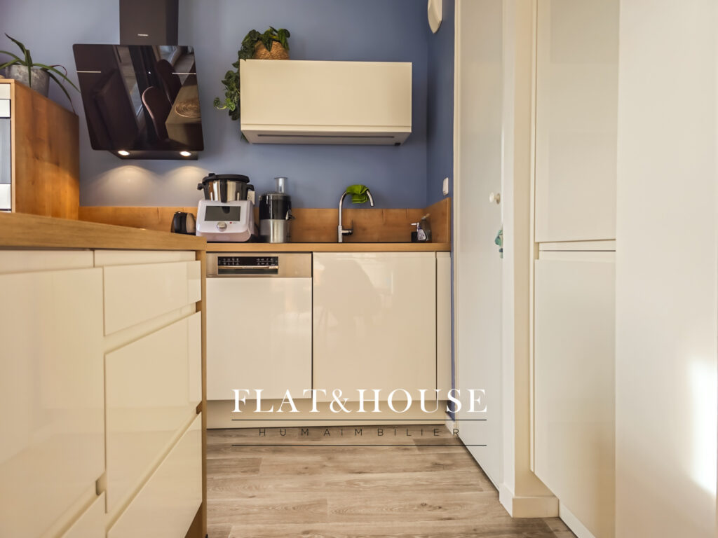 Lumineux dernier étage COUP DE COEUR  T3  66 m2 + Parking +  – 3 pièces – 2 chambres – 6  – 66 m²