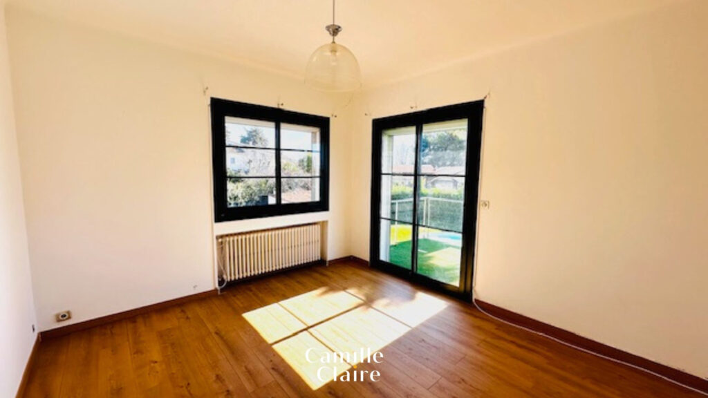 Maison contemporaine de prestige de 290m2 à 5 minutes du cen – 9 pièces – 7 chambres – NR  – 290 m²