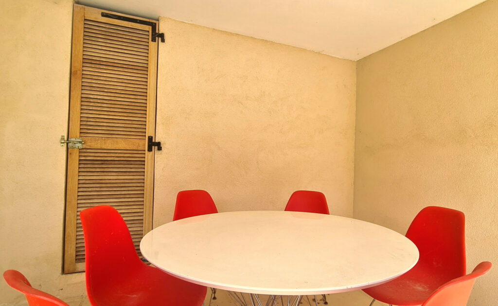 Villa d’architecte avec piscine  – 5 pièces – 3 chambres – 6  – 190 m²