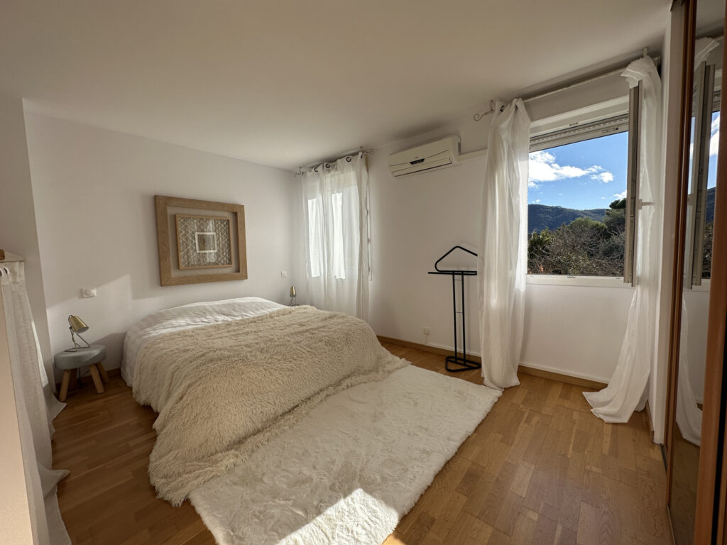 Le Boulou – Appartement 3 pièces 110m2 avec cour de 50m2 – 3 pièces – 2 chambres – NR  – 110 m²