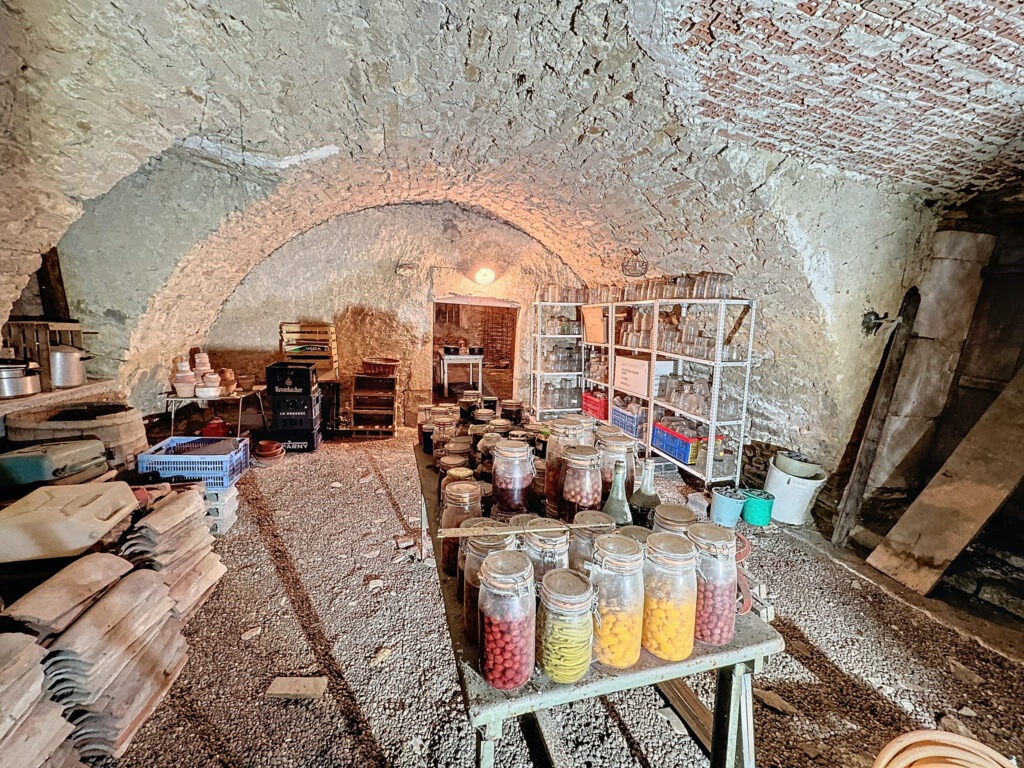 Maison Rustique de 1787, Spacieuse et Pleine de Caractère ! – 6 pièces – 4 chambres – 6  – 176 m²