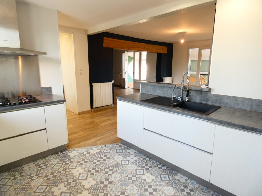 Maison rénovée avec piscine – 4 pièces – 3 chambres – 4  – 120 m²