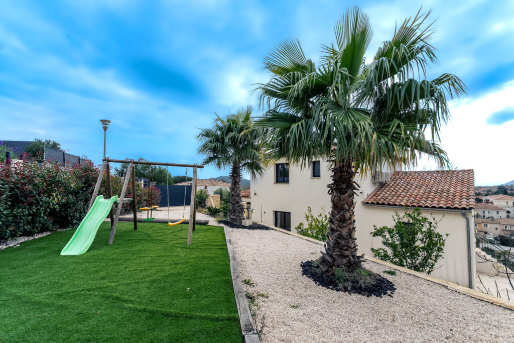 Maison 130m2 sur parcelle de 1000m2, 4 chambres avec piscine – 5 pièces – 4 chambres – 6  – 132 m²