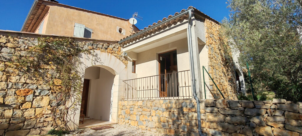 A vendre : ‘Le Mas des Oliviers’. – 8 pièces – 6 chambres – 6  – 206 m²