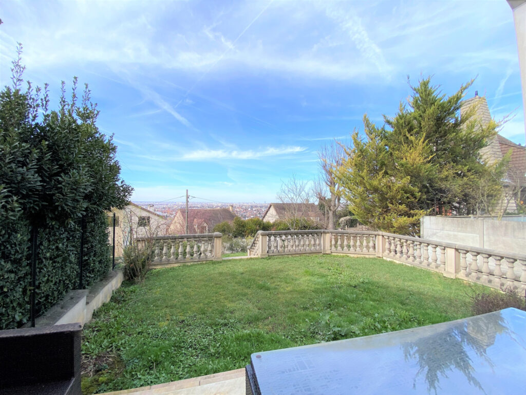 Belle et spacieuse maison récente avec vue panoramique – 8 pièces – 6 chambres – 6  – 180 m²