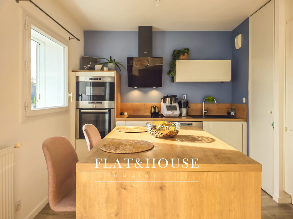 Lumineux dernier étage COUP DE COEUR  T3  66 m2 + Parking +  – 3 pièces – 2 chambres – 6  – 66 m²