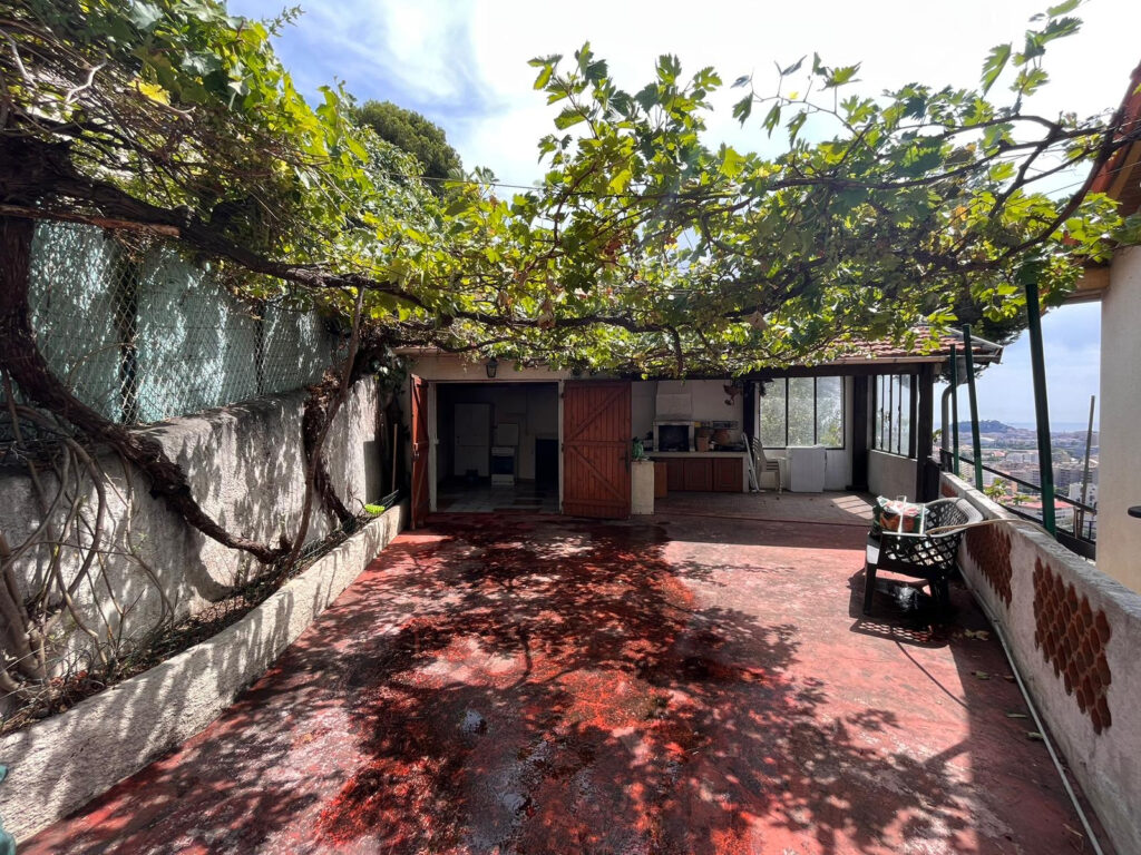 EXCELLENT POTENTIEL POUR CE HAUT DE VILLA DE 52 M2 avec BALC – 2 pièces – 1 chambre – 10  – 52 m²