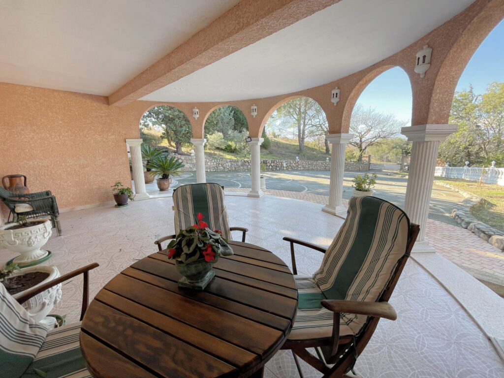 Maison 7 pièces sur terrain de 3850m2  – 7 pièces – 4 chambres – NR  – 269 m²