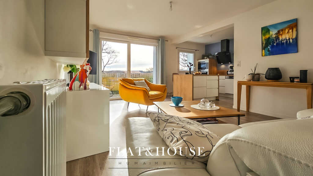 Lumineux dernier étage COUP DE COEUR  T3  66 m2 + Parking +  – 3 pièces – 2 chambres – 6  – 66 m²