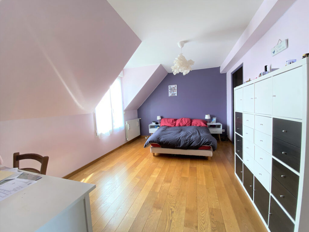 Belle et spacieuse maison récente avec vue panoramique – 8 pièces – 6 chambres – 6  – 180 m²