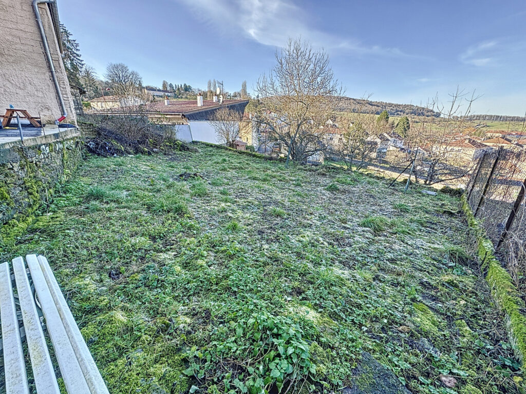 Maison Rustique de 1787, Spacieuse et Pleine de Caractère ! – 6 pièces – 4 chambres – 6  – 176 m²