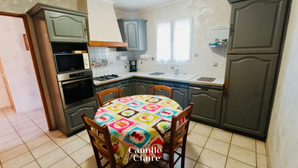 MAISON T4 DE PLAIN PIED DE 102 M2 SUR 529 M2 AU CALME ET PIS – 4 pièces – 3 chambres – NR  – 102 m²