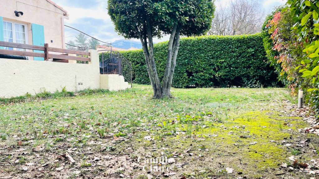 Maison T4 de plain-pied au clame avec terrain clos à Mimet. – 4 pièces – 3 chambres – NR  – 90 m²